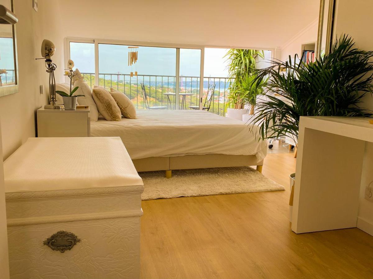 Ideally Located With Perfect Views Algés Esterno foto