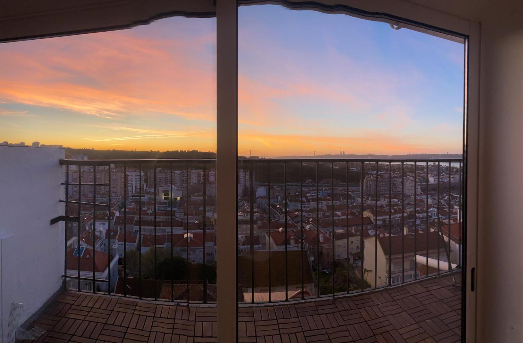 Ideally Located With Perfect Views Algés Esterno foto