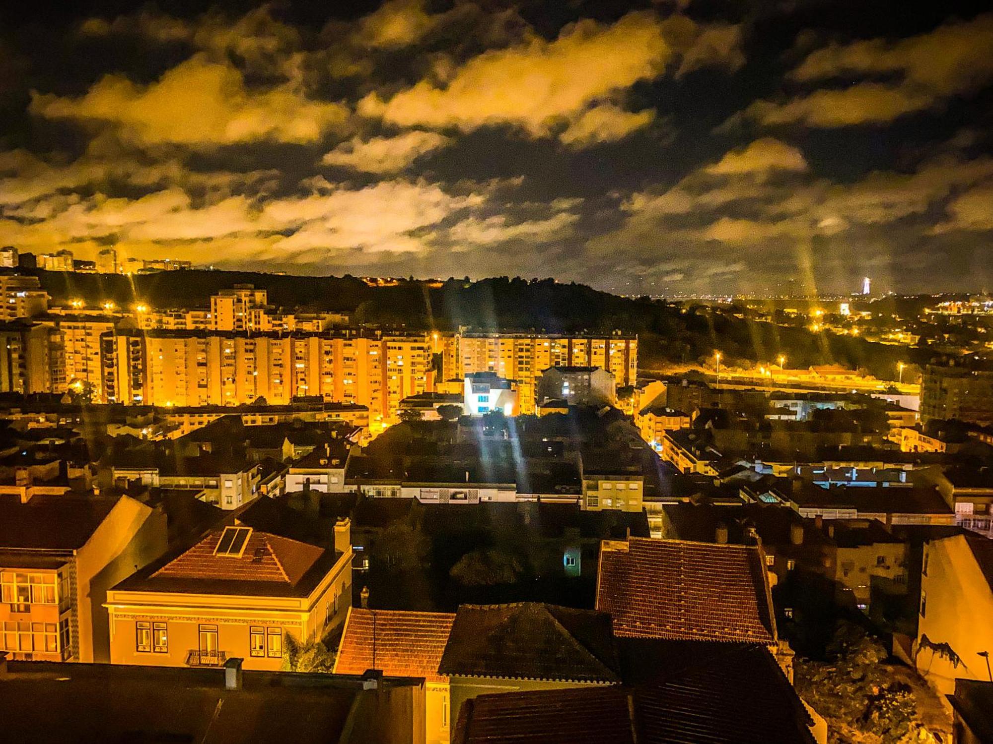 Ideally Located With Perfect Views Algés Esterno foto