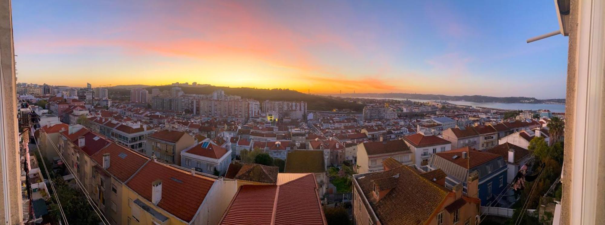 Ideally Located With Perfect Views Algés Esterno foto