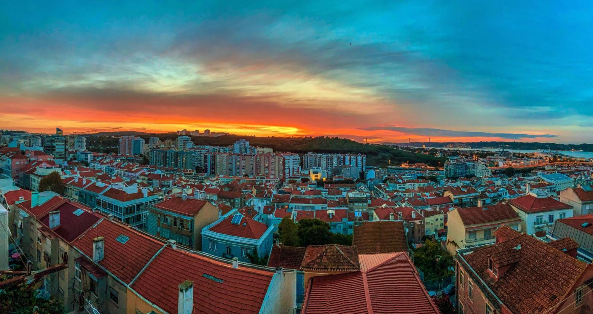 Ideally Located With Perfect Views Algés Esterno foto
