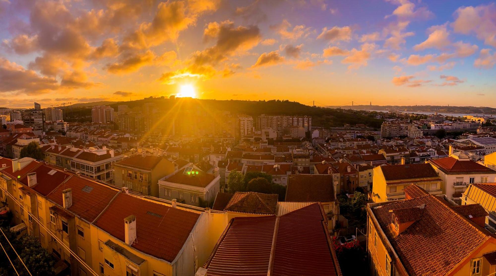 Ideally Located With Perfect Views Algés Esterno foto