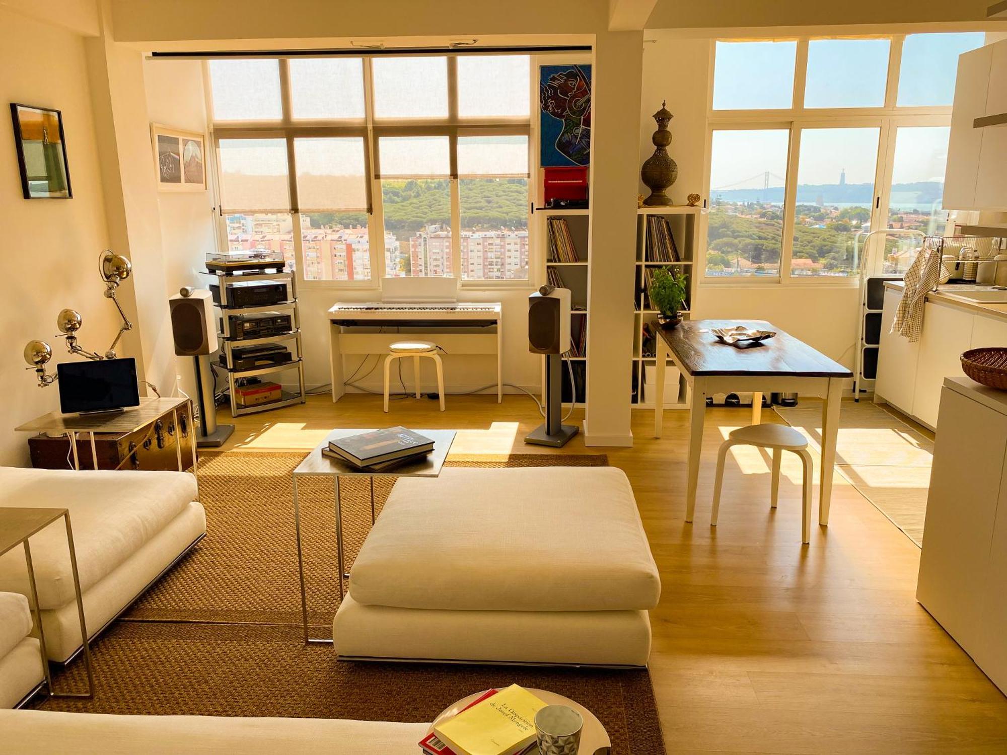 Ideally Located With Perfect Views Algés Esterno foto