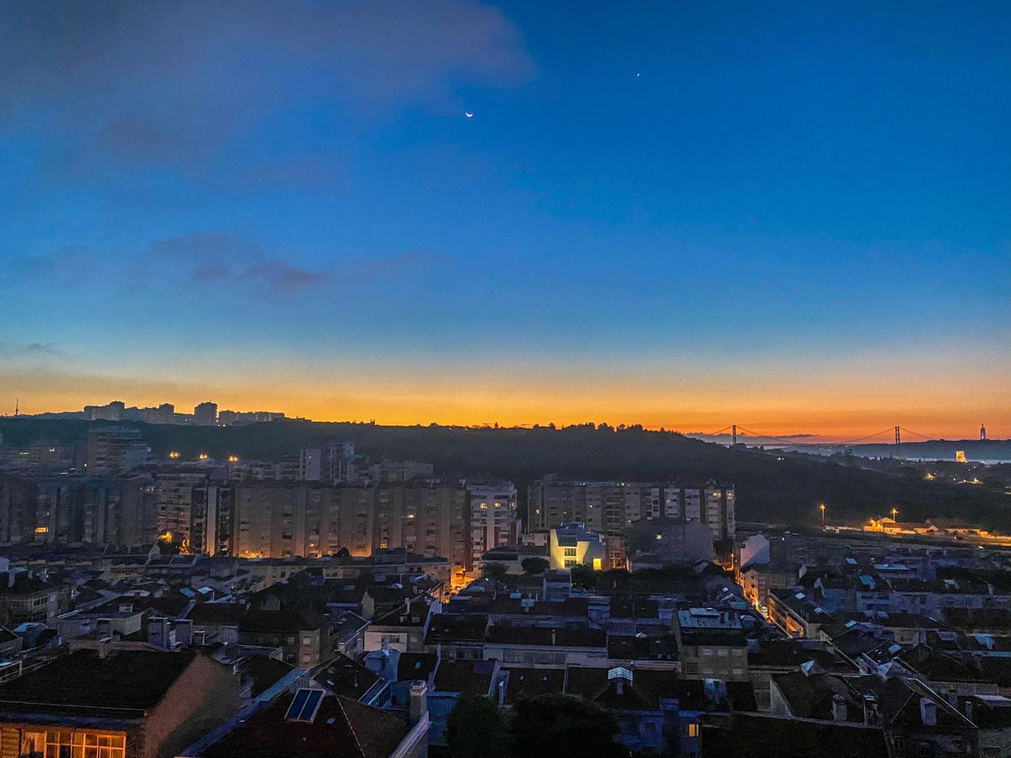 Ideally Located With Perfect Views Algés Esterno foto